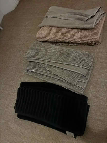 Photo of free Towels & bathmats (Kingswood) #1