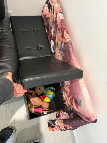 Photo of free Storage box / bench (Edgware HA88LL) #1