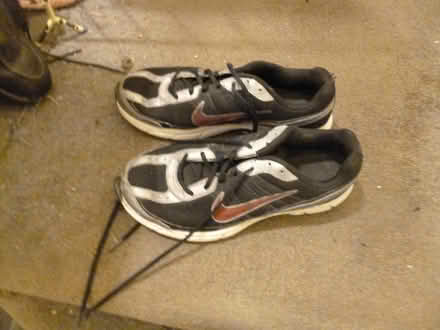 Photo of free Nike trainers size 8.5-9 black (Greenford UB6 8PF) #2