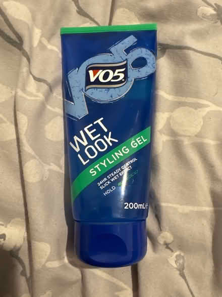 Photo of free V05 hairstyling gel (Clapton) #1