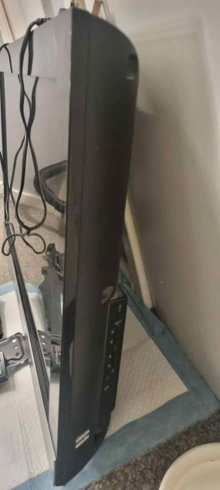 Photo of free 32 inch tv with wall bracket (Panshager AL7) #3