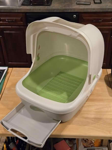 Photo of free Cat litter pellet system tray (Lawrence Township) #1