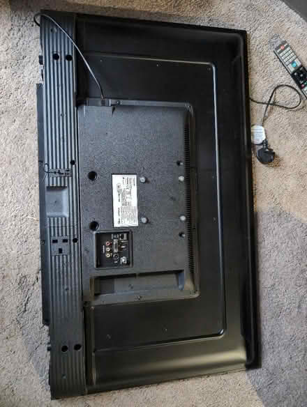 Photo of free Toshiba 43inch tv (Barry CF63) #2