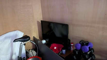 Photo of free 37" Samsung TV (Chesham HP5) #1