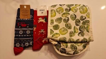 Photo of free Socks and oven gloves (KT3 - Motspur Park) #1