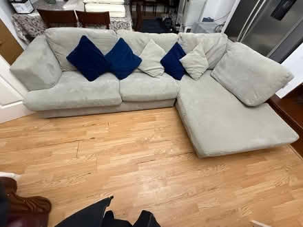 Photo of free L shape sofa with cushions (Cr0 2US Croydon) #4