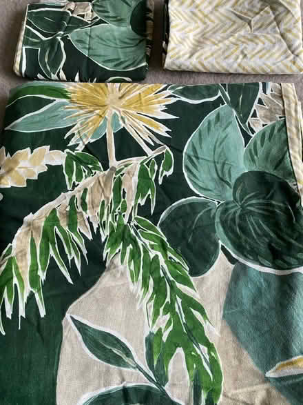 Photo of free Double bedding set, duvet cover and pillow cases (Peachcroft OX14) #2