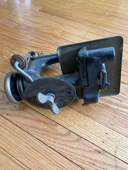 Photo of free Vintage Sewing Machine (Broomall 19008) #4