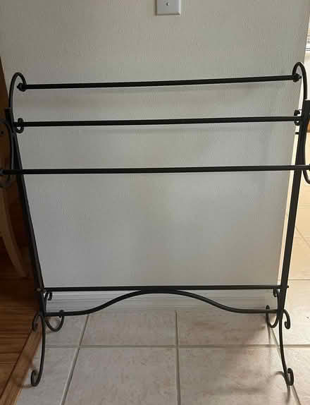 Photo of free bed spread rack (Santo Domingo) #1