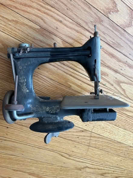 Photo of free Vintage Sewing Machine (Broomall 19008) #1