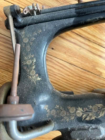 Photo of free Vintage Sewing Machine (Broomall 19008) #3
