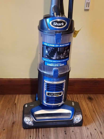 Photo of free Shark Liftaway hoover (New Tupton S42) #2