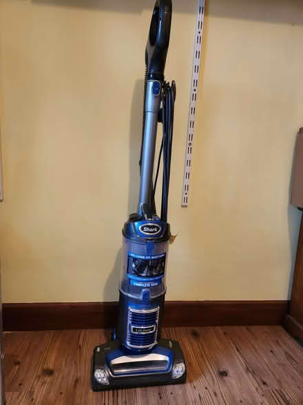 Photo of free Shark Liftaway hoover (New Tupton S42) #1