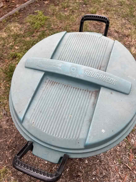 Photo of free Rubbermaid garbage can w/wheels (Midtown Palo Alto) #3