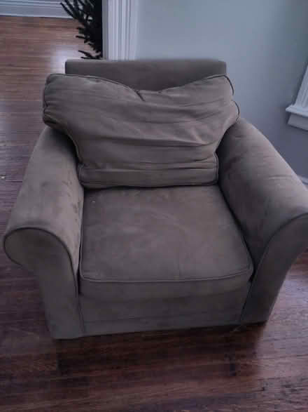 Photo of free Green Chair (set of 2) (Pearl-Meigs-Monroe (14607)) #2