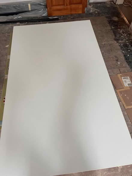 Photo of free White Table (M33) #4
