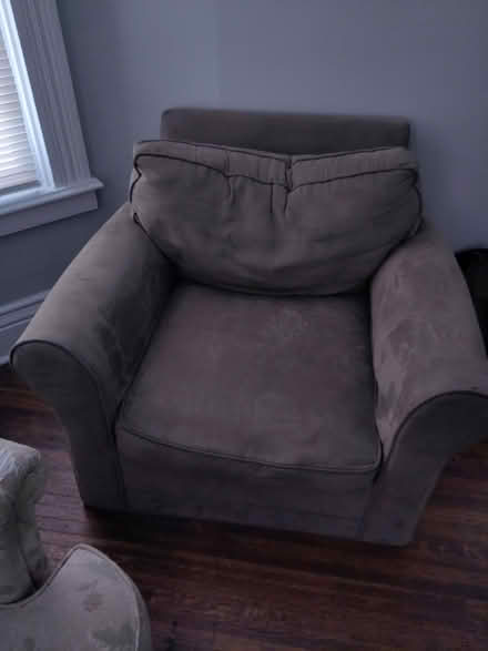 Photo of free Green Chair (set of 2) (Pearl-Meigs-Monroe (14607)) #1