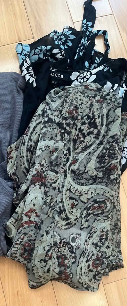 Photo of free XS blouses (Orléans) #1