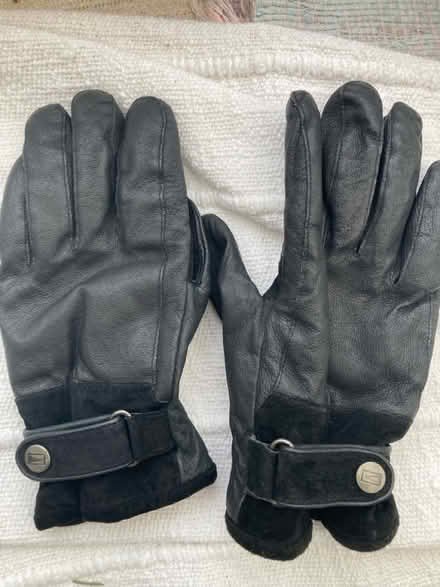 Photo of free Men’s leather gloves (medium) (Wooburn Green, HP10) #1
