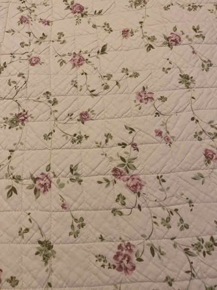 Photo of free Double Counterpane/Bedspread (Kendal LA9) #1