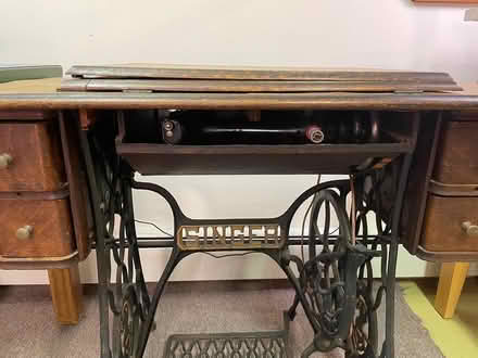Photo of free Vintage Singer Sewing maching (Rogers Park) #2