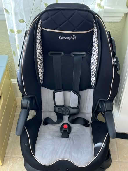 Photo of free Summit child carseat (Nr Fresh Pond & Mt Auburn Cem.) #1
