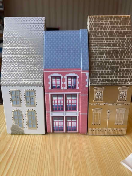 Photo of free 3 tins (2 light-up tea tins) (West Malling ME19) #2