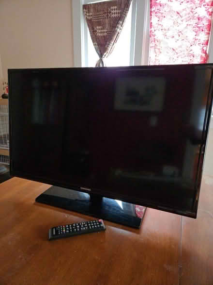 Photo of free 32" led tv (Maple Leaf) #1