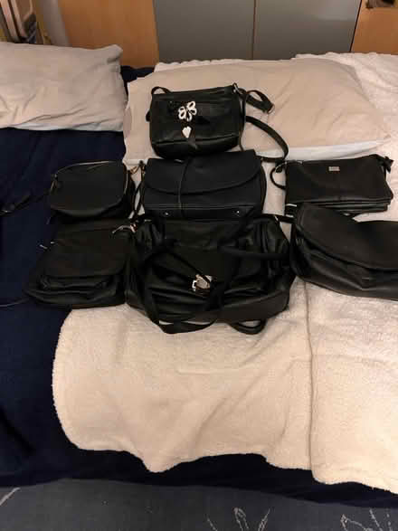 Photo of free hand/shoulder bags (LU2) #1