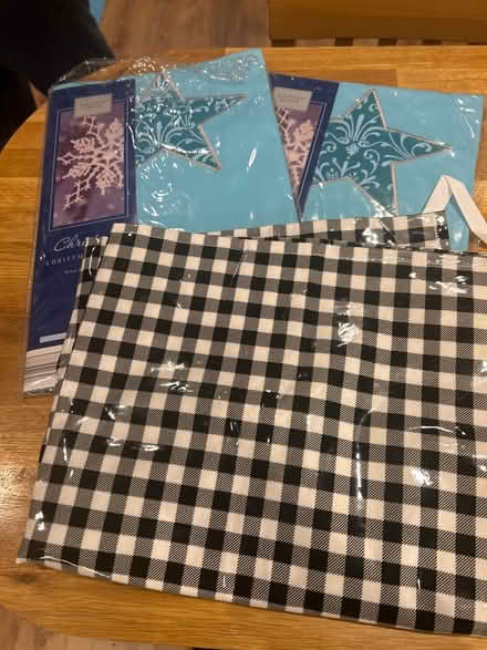 Photo of free 3 aprons brand new never used (CH61) #1
