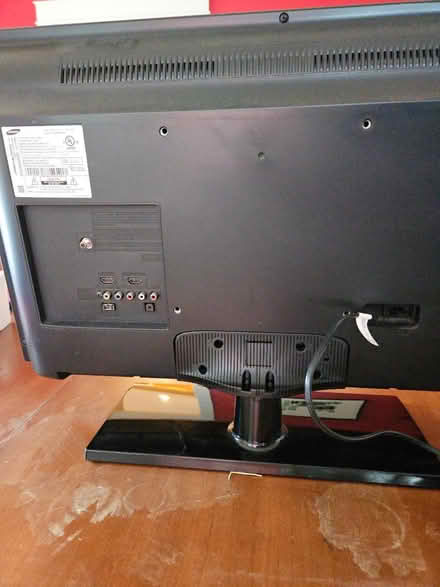 Photo of free 32" led tv (Maple Leaf) #2