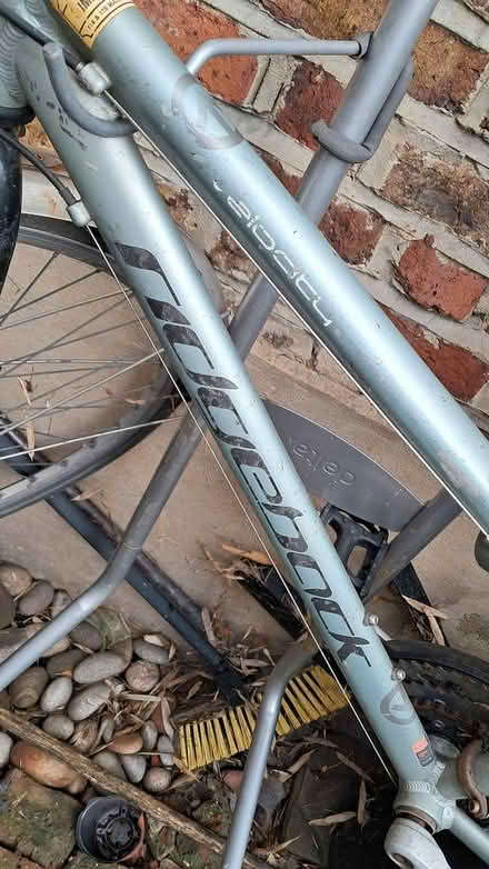 Photo of free OLD bike (Holloway road N4) #2