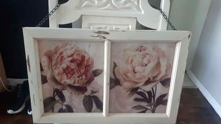 Photo of free Hanging floral picture (St George/Dupont) #1