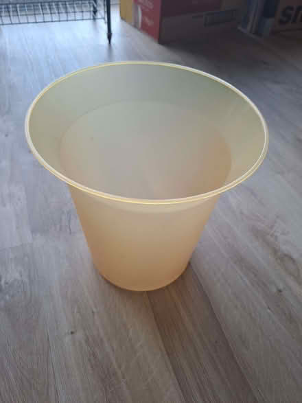 Photo of free Plastic wastebasket (Ladygrove OX11) #1