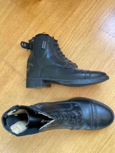 Photo of free Girls boots size 31 EUR (Angel EC1V) #1