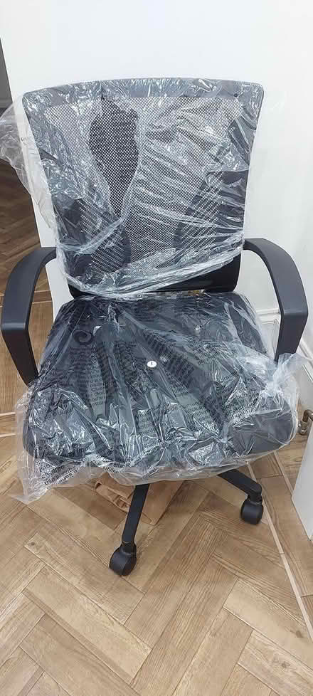 Photo of free office gaming chair (Sutton SM3) #1