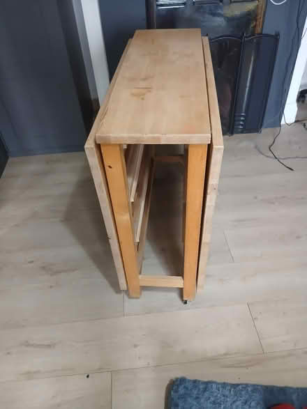 Photo of free Folding table - needs some repair (SE22) #2