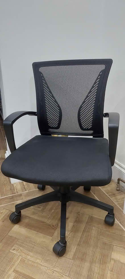 Photo of free office gaming chair (Sutton SM3) #4