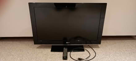 Photo of free tv lg 32ld350 (Bloor West Village/Swansea) #1