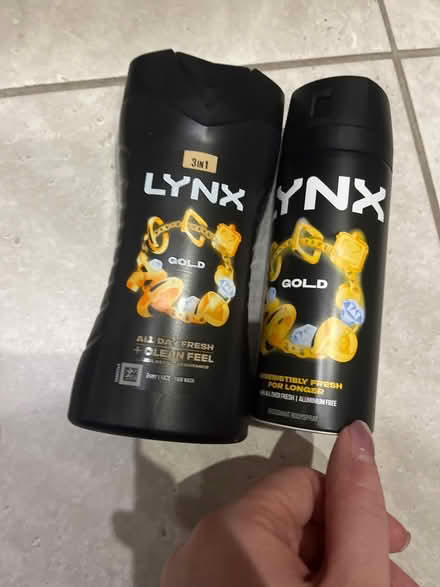 Photo of free body wash and deo (SK1, central stockport) #1
