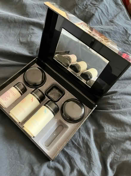 Photo of free cremes and lotions (Lawrence/ El Camino Real) #1