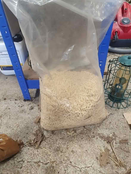 Photo of free Suet pellets for birds (Adel LS16) #1