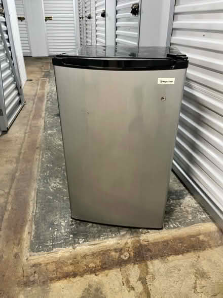 Photo of free 4.0 cu fy Chef mini fridge (Adam’s Point, Oakland) #1