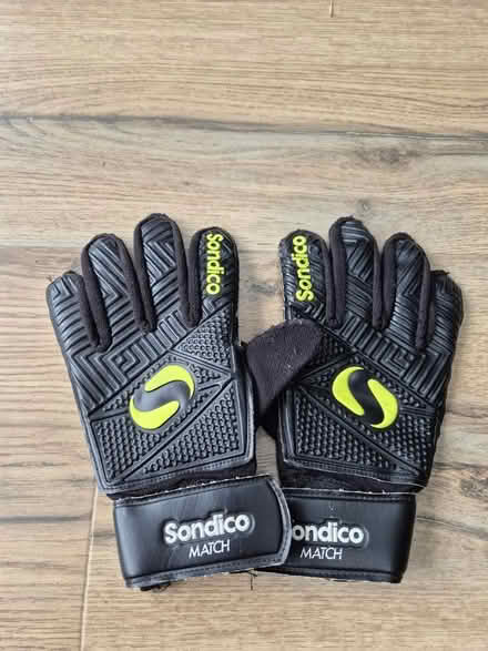 Photo of free Kids football gloves (Old heath road CO2) #1