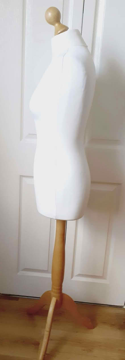 Photo of free Ladies Dress Mannequin (Enfield EN2) #2