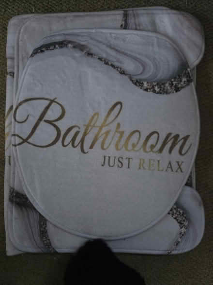 Photo of free 3 piece bathroom set (Luton LU2) #1