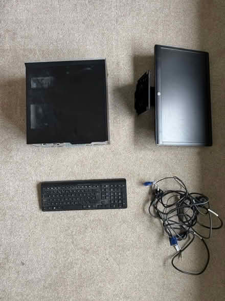 Photo of free PC & screen - needs hard drive (Handbridge CH4) #1