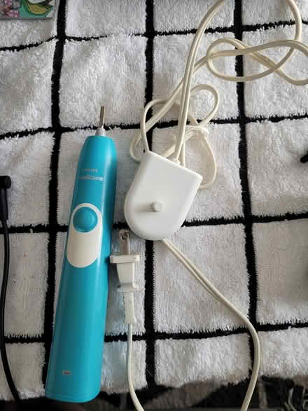 Photo of free PhilipsSonicare electric toothbrush (near lowell general maincampus) #1