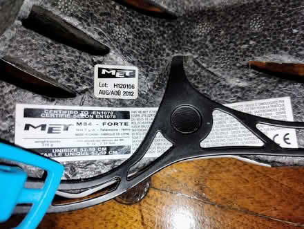 Photo of free MET cycling helmet (Southampton SO16) #3