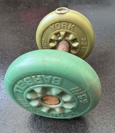 Photo of free Hand weights (2 x 1.1kg/2.5lbs disks on a short bar) (Becontree RM8) #3